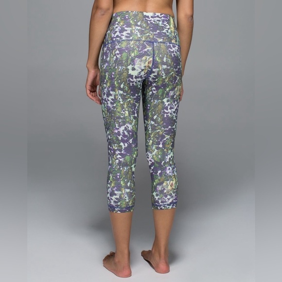 Lululemon Wunder Under Crop Full-On Luxtreme Roll Down Floral Sport White Multi - Picture 1 of 8